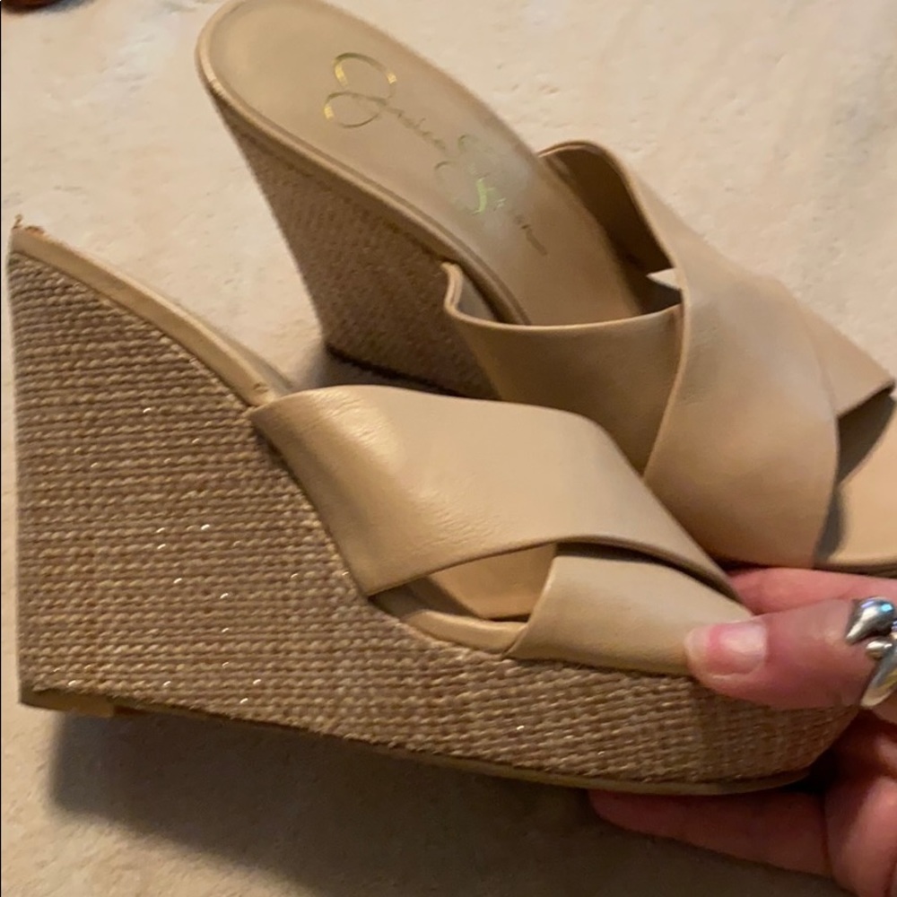 Jessica Simpson’s Wedge heals